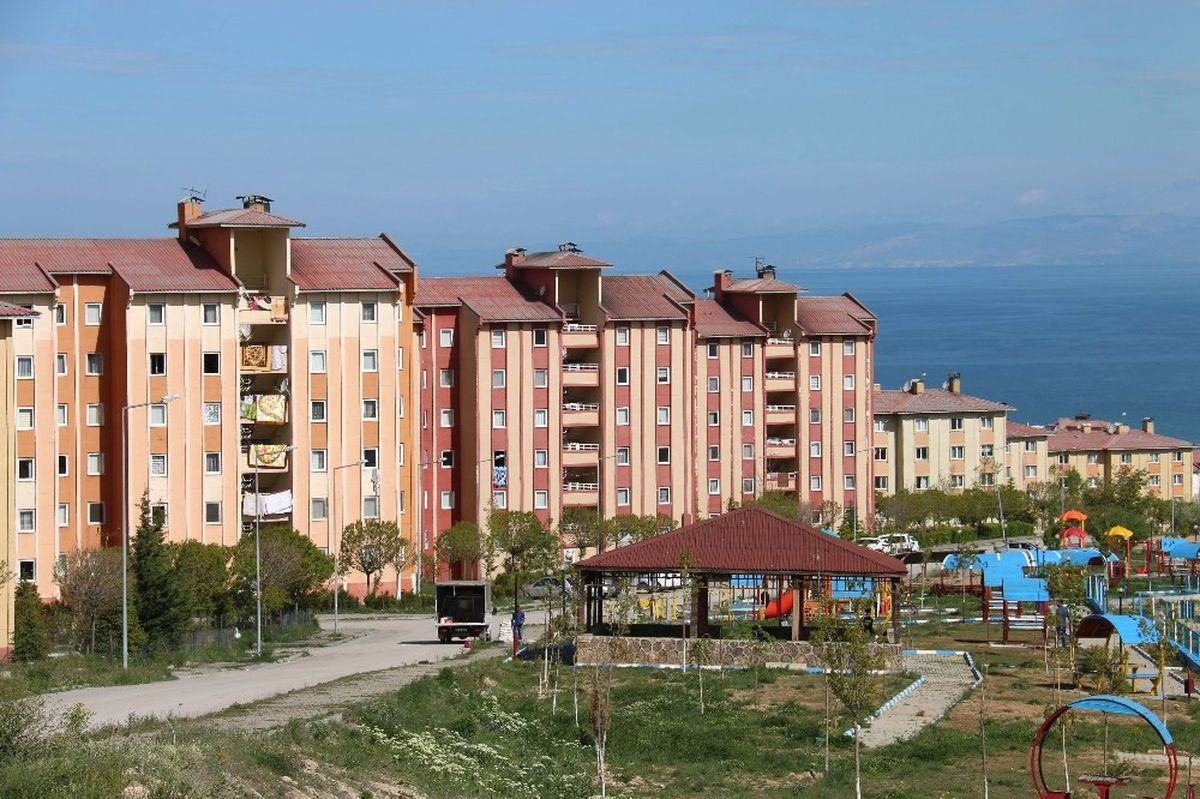 Edremit TOKİ\'lere 5 Taziye Evi