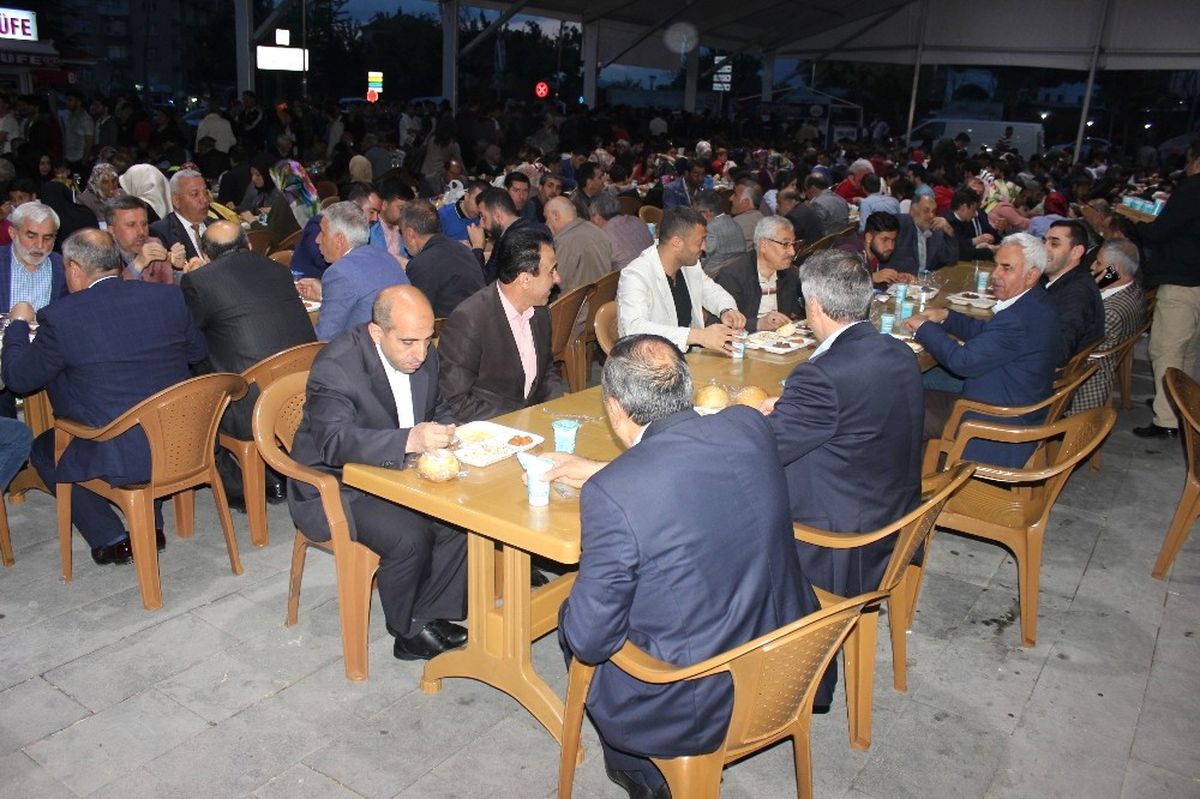 Elazığ\'da İftar Çadırında Her Gün Bin 500 Kişiye İftar