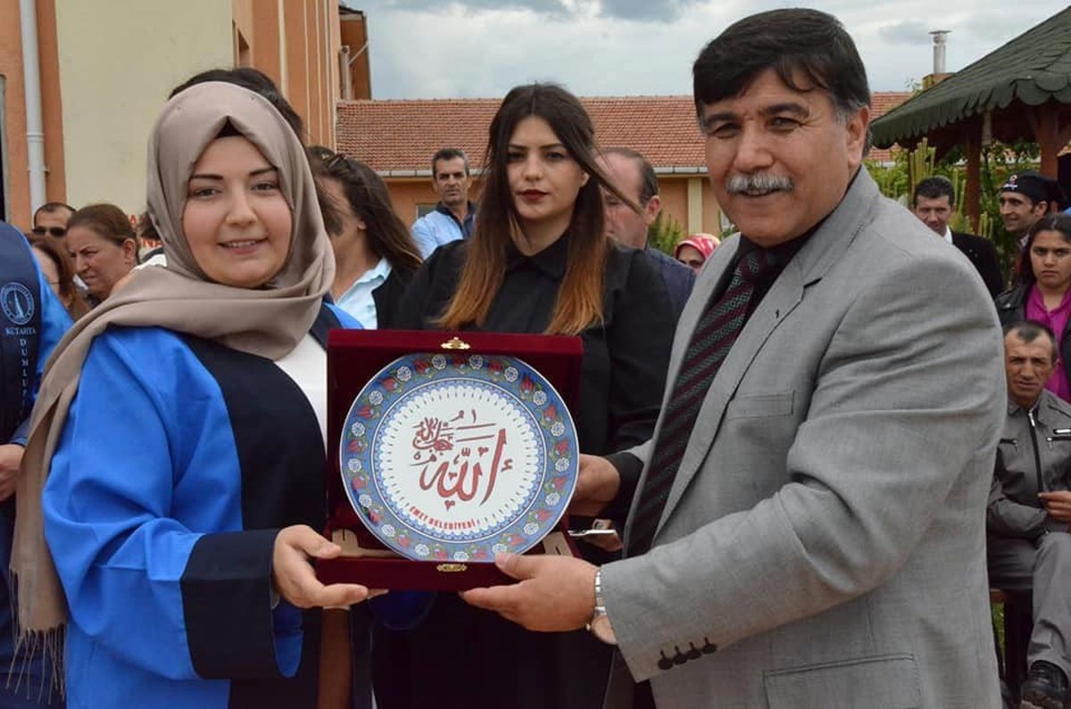 Emet Myyo\'da Mezuniyet Coşkusu