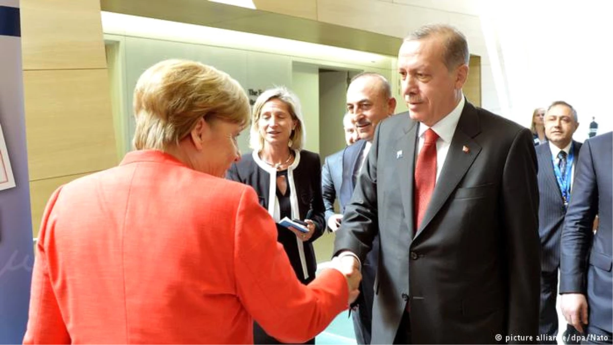 Erdoğan, Merkel Görüşmesini Anlattı: Darbeci Askerlerin İlticalarını Nasıl Kabul Edersiniz