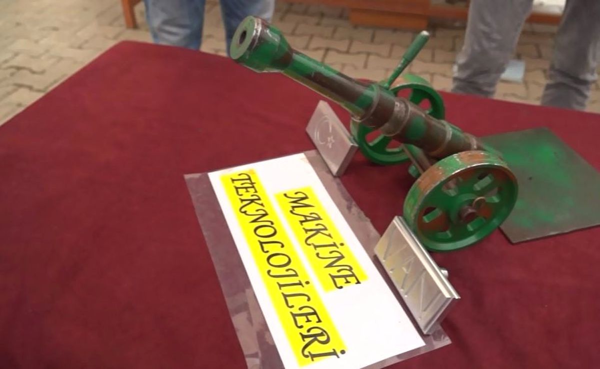 Eski Ramazanları Özledi, Öğrencileriyle Birlikte Kendi \'Ramazan Topu\'nu Yaptı