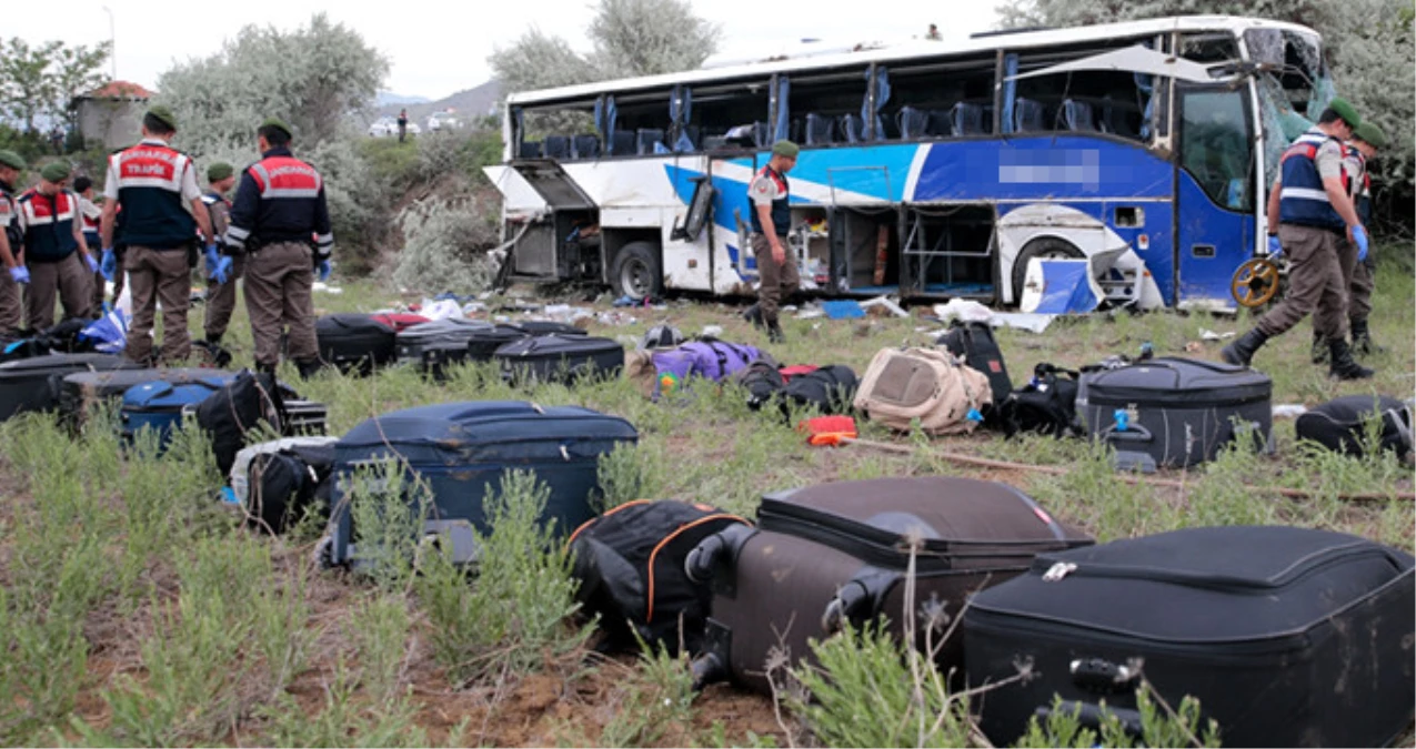 Facia! Şoför Uyudu, Otobüs Şarampole Uçtu: 8 Ölü, 32 Yaralı