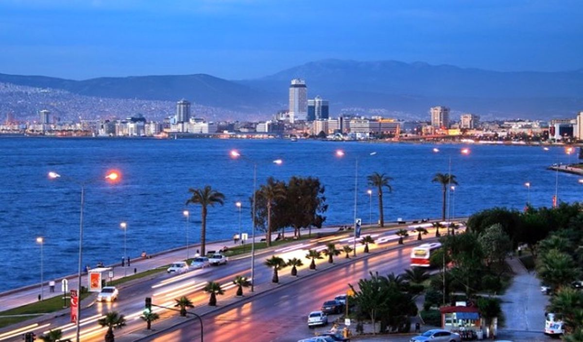 Fitch, İzmir\'in Notunu Artırdı