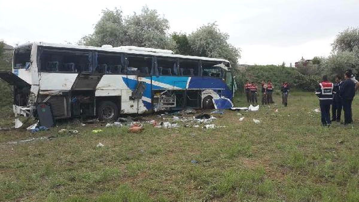 Ankara\'da Yolcu Otobüsü Şarampole Yuvarlandı: Ölü ve Yaralılar Var