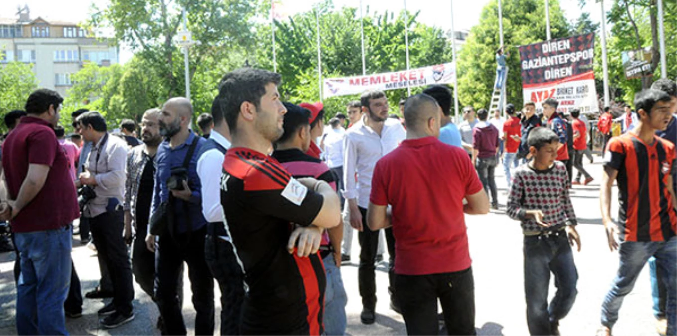 Gaziantepspor Taraftarı Yönetimi İstifaya Çağırdı
