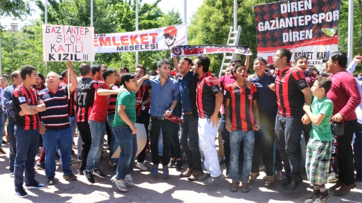 Gaziantepspor Taraftarı Yönetimi İstifaya Çağırdı