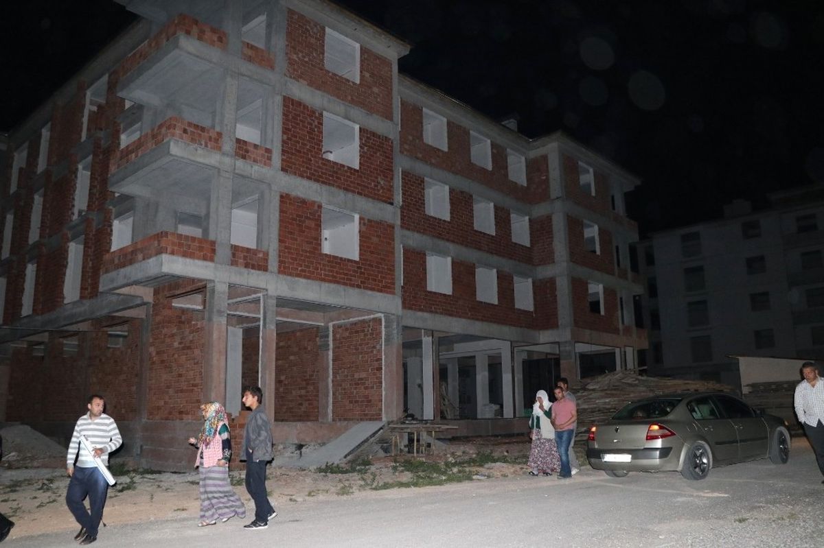 İnşaattan Düşen Bekçi Hayatını Kaybetti