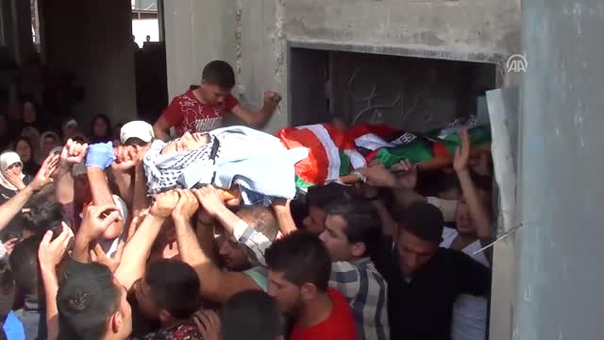 Israil Askerlerinin Öldürdüğü Filistinli Genç Defnedildi