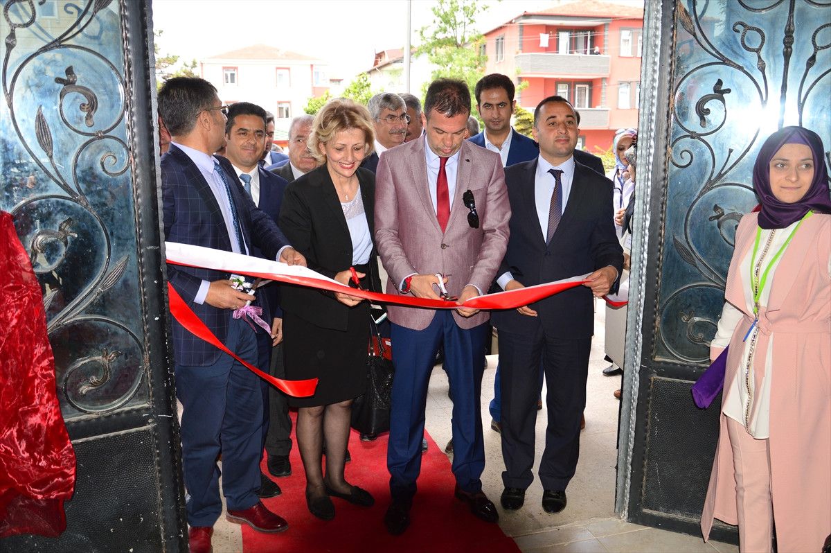 Karasu Hem\'de Yıl Sonu Sergisi
