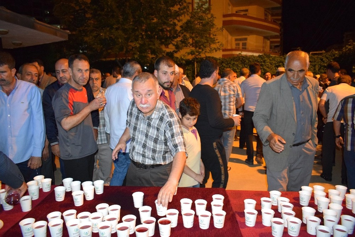 Kayapınar Belediyesi\'nden Vatandaşlara Ramazan Şerbeti İkramı