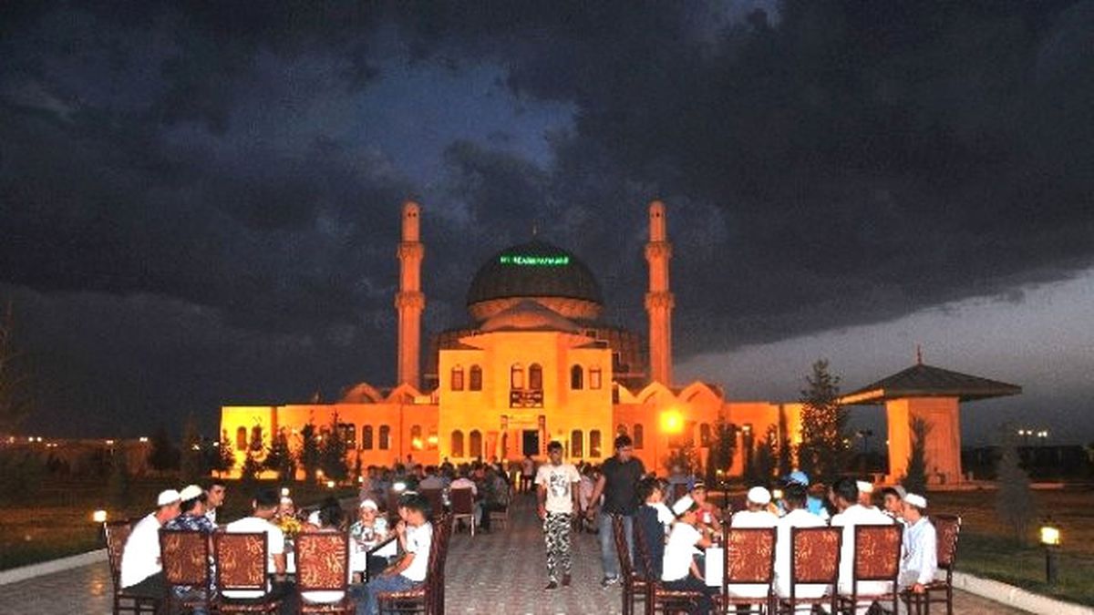 Kazakistan\'da İlk İftar Yapıldı