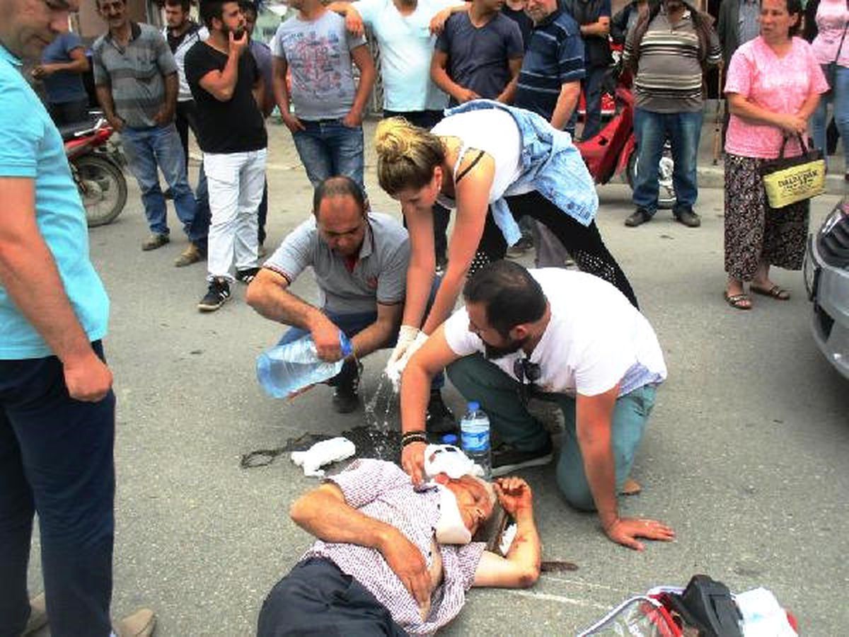 Kazazedelere Yoldan Geçen Hemşire Müdahale Etti