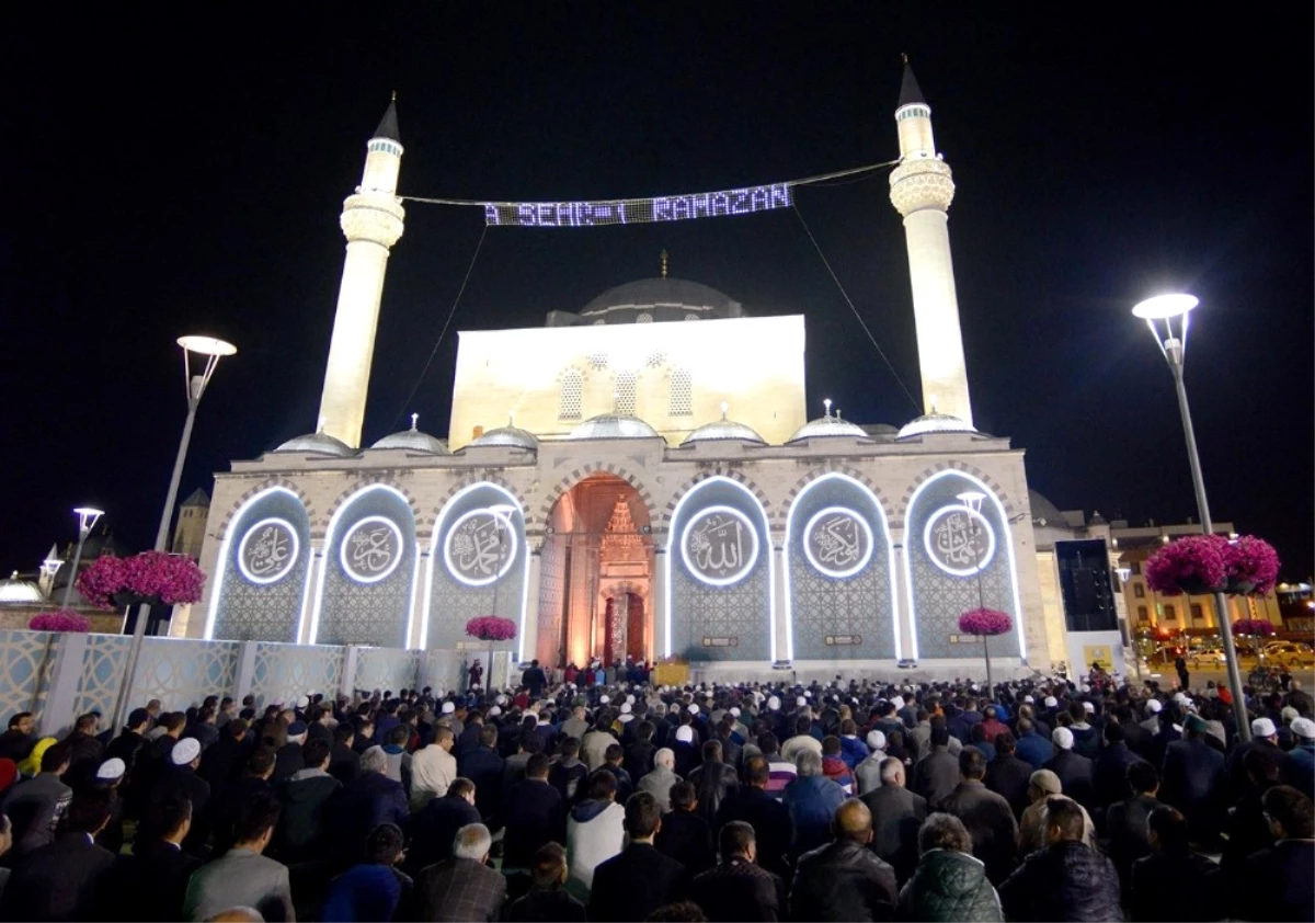 Konya\'da Ramazan Coşkusu İlk Teravihle Başladı