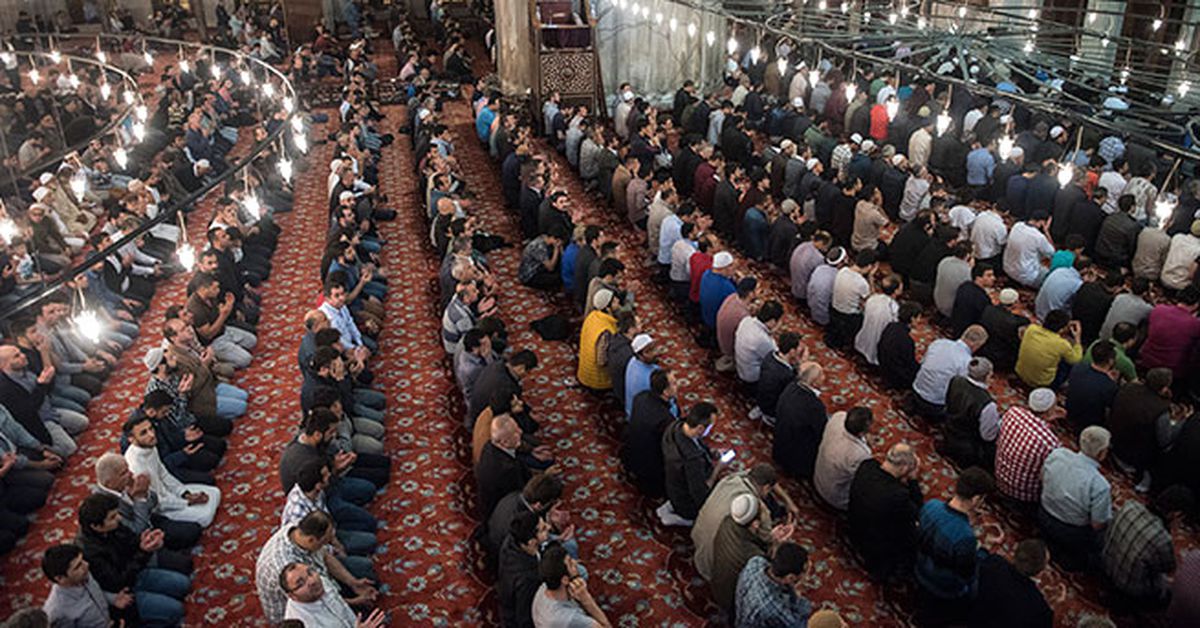 Kosova\'da İlk Teravih Namazı