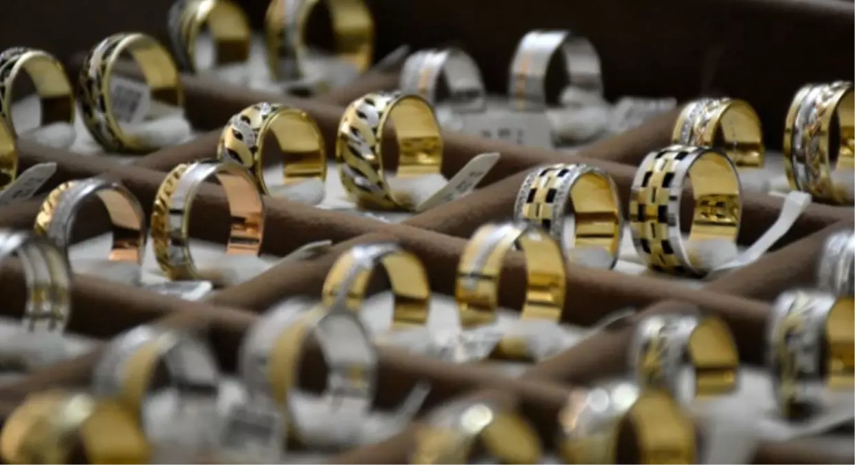 Kuyumculardan Düğün Sezonu İçin 10 Bin Alyans Modeli