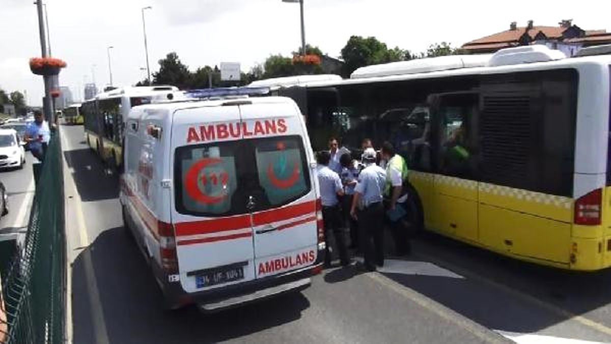 Metrobüs Bariyere Çarptı;5 Yaralı (1)