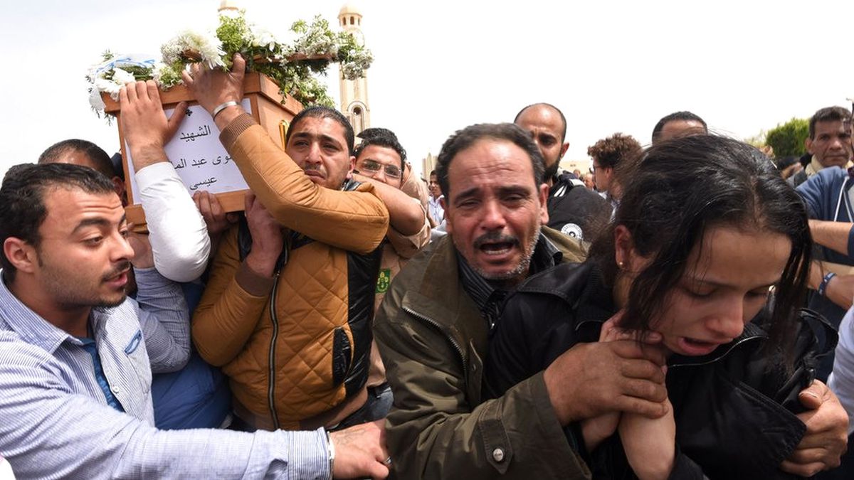 Mısır\'da Kıpti Hristiyanların Otobüsüne Saldırı: 23 Kişi Öldü