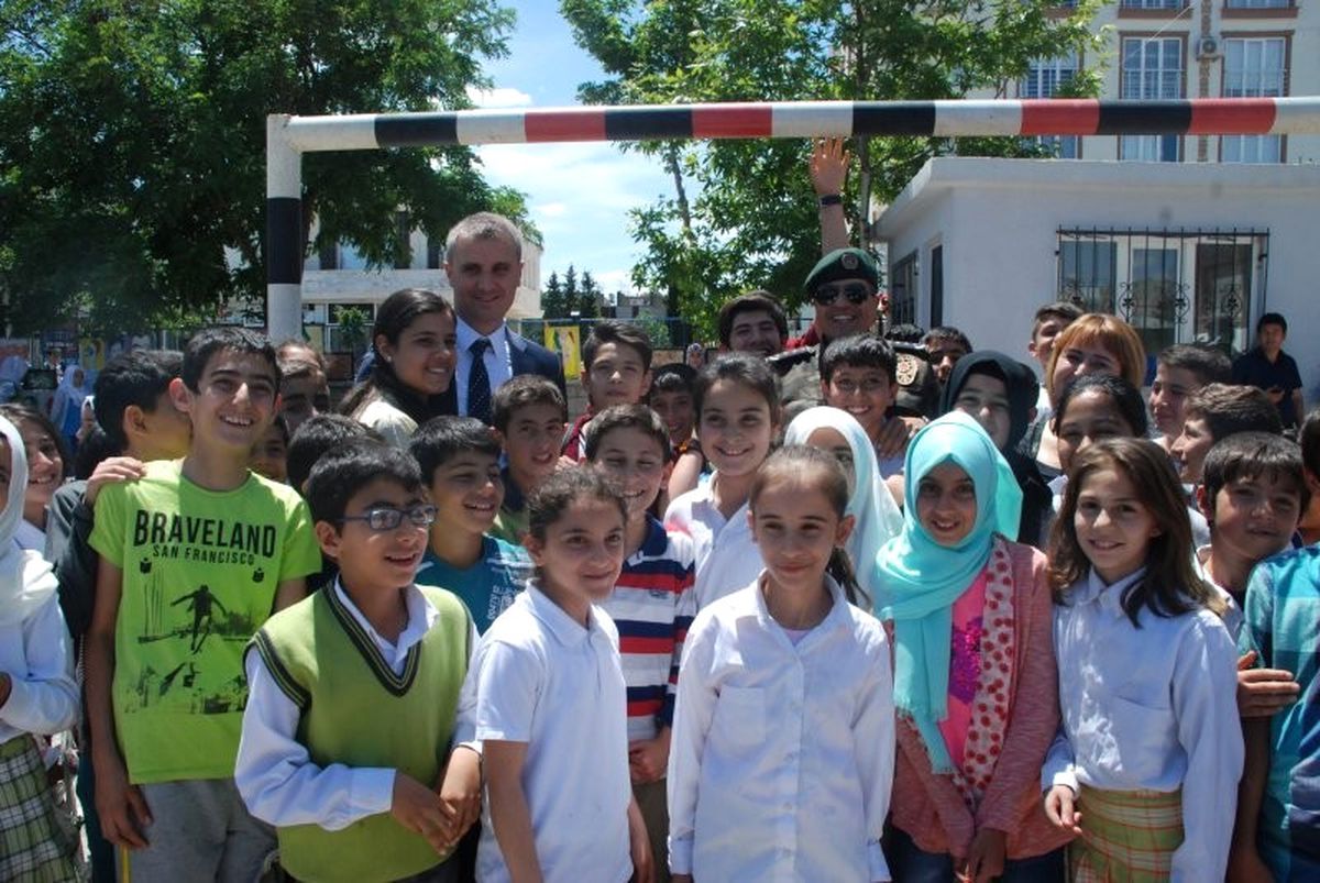 Öğrenciler Resim Sergisi ve Kermes Açtı