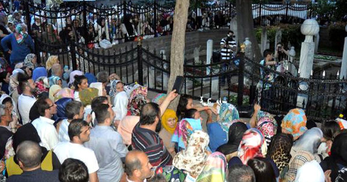 Oruç Baba Türbesi\'nde İftar
