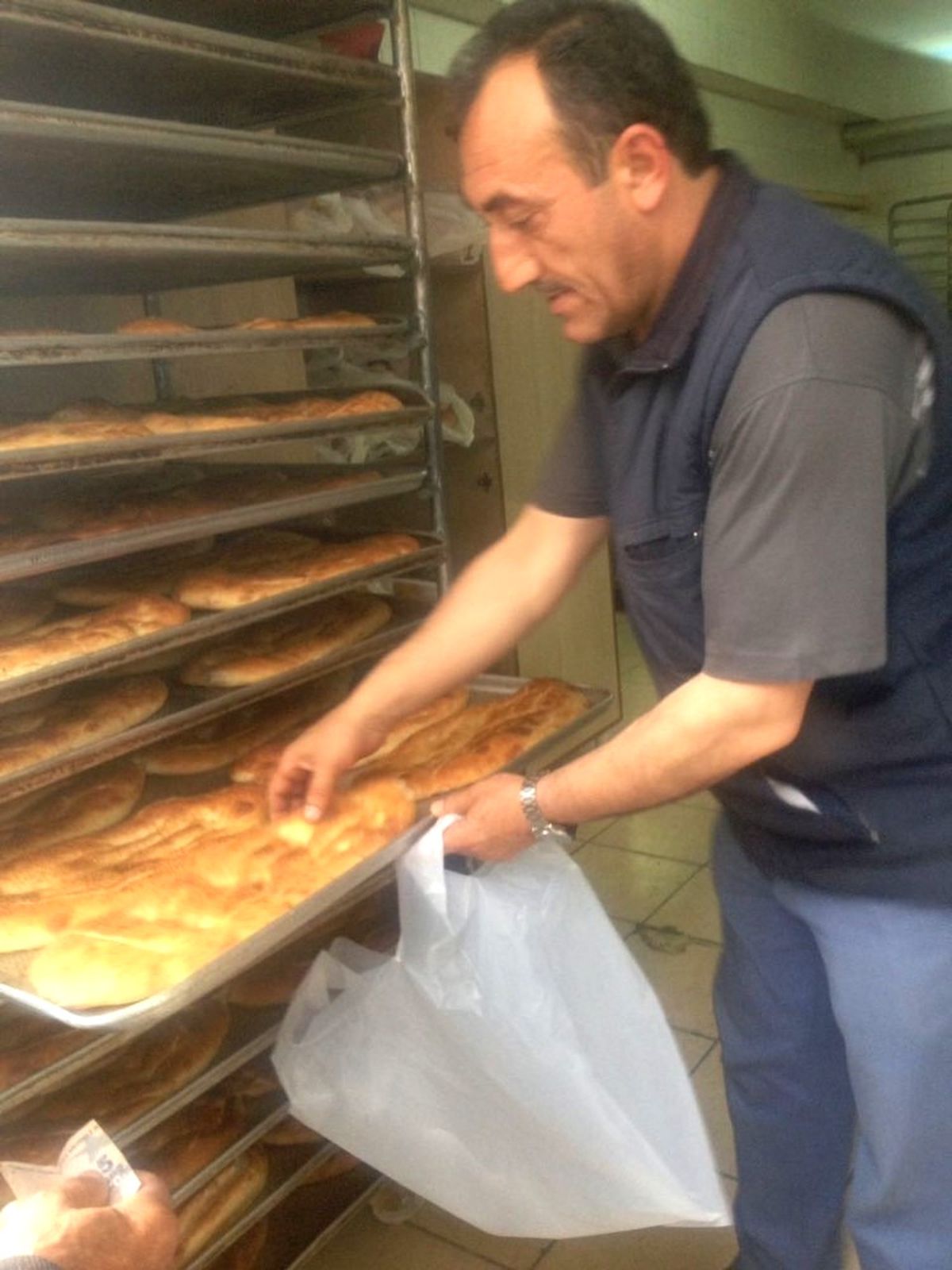 Şaphane\'de Ramazan Pidesi 2 Tl