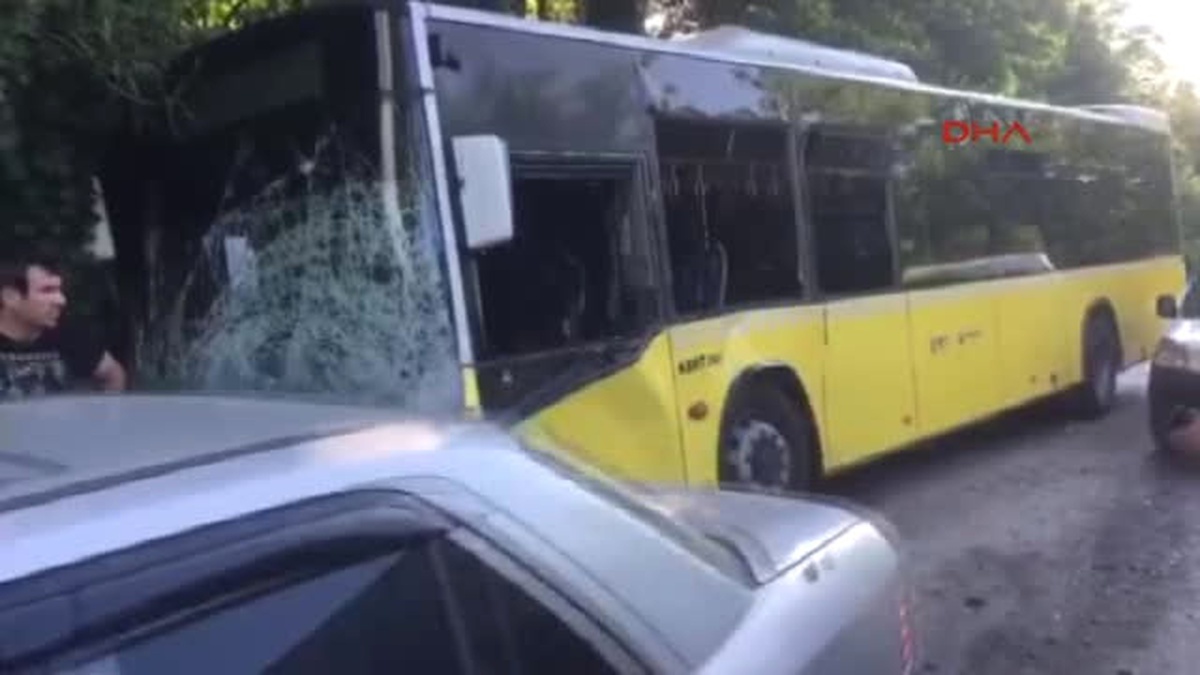 Sarıyer\'de İett Otobüsü ile Kamyonet Çarpıştı: 1 Ölü, 5 Yaralı