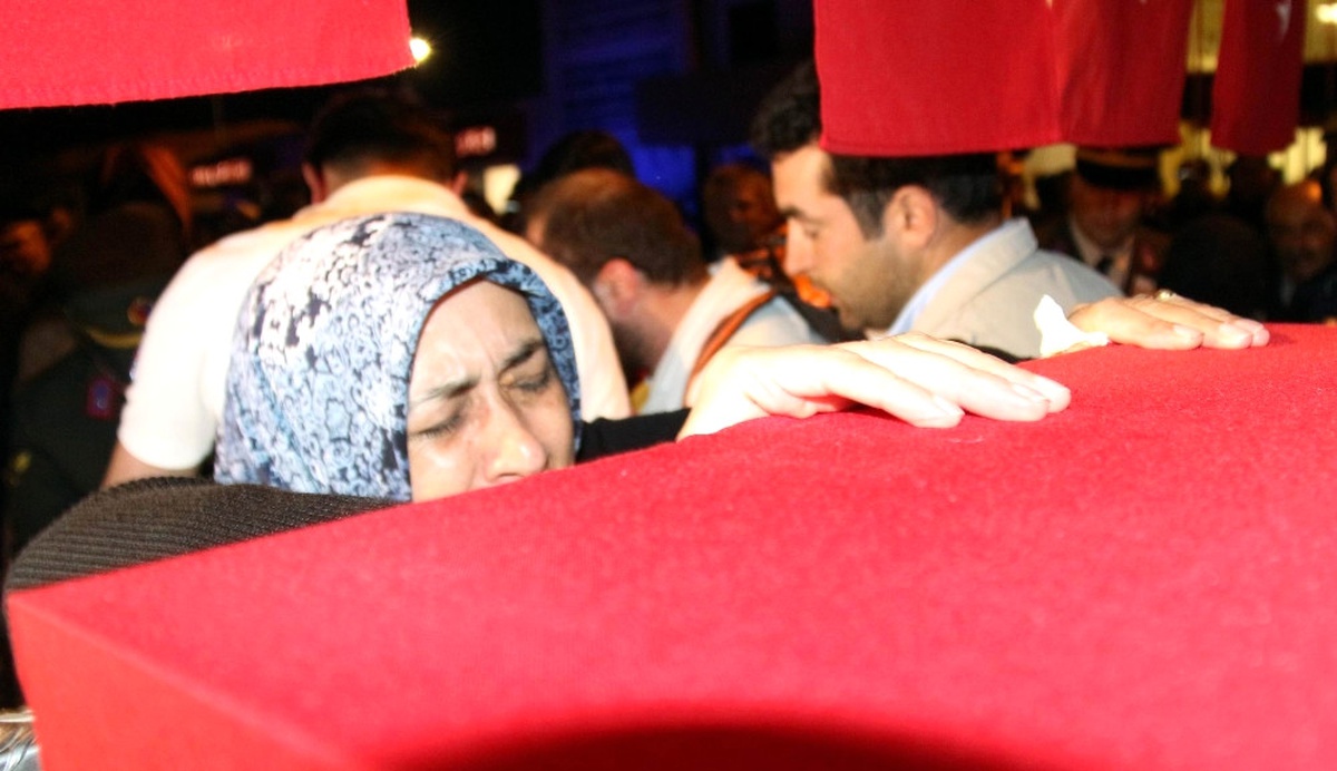 Şehidin Naaşı Eşi ve Çocuklarıyla Aynı Uçakta Geldi