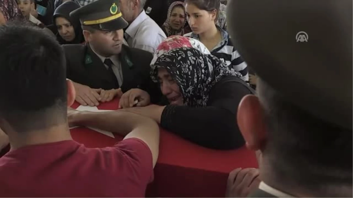 Şehit Uzman Çavuş Gözen\'in Cenazesi Son Yolculuğuna Uğurlandı