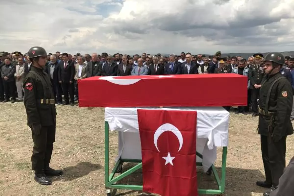 Şehit Uzman Çavuş Yavuz Bayram Son Yolculuğuna Köyünde Uğurlandı