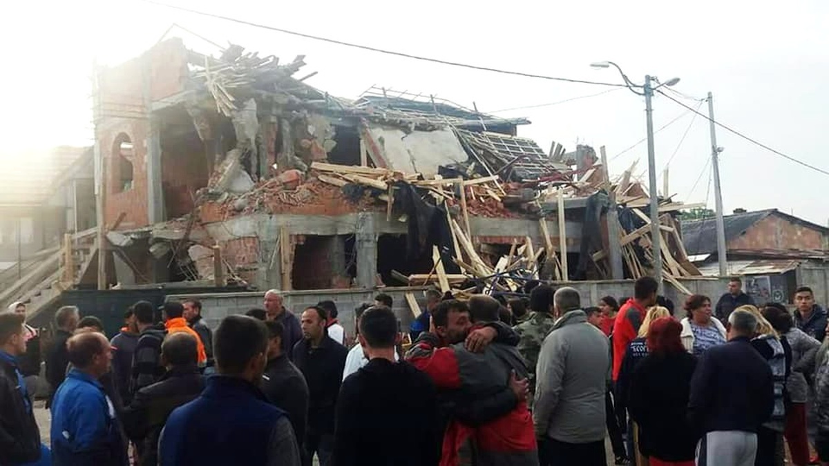 Sırbistan\'da Cami Yıkımına Müslümanlardan Tepki
