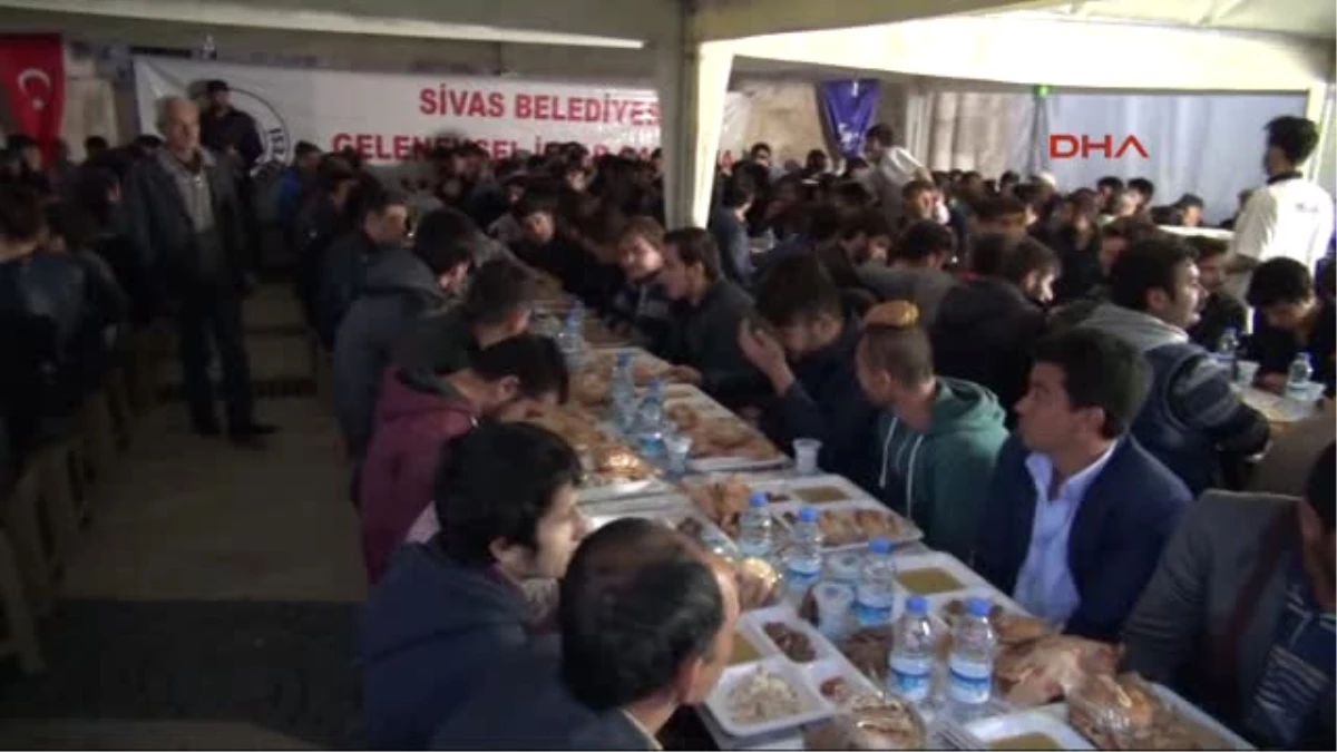 Sivas\'ta 2 Bin Kişi Iftarda Buluştu