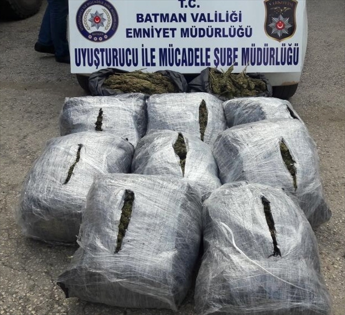 Takibe Alınan Otomobilden 96 Kilogram Esrar Çıktı
