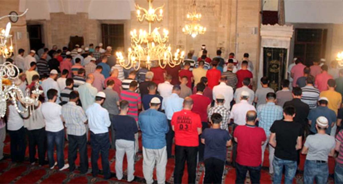 Tekirdağ\'da İlk Teravih Namazı