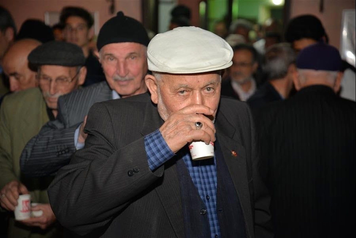 Teravih Namazı Sonrası Osmanlı Şerbeti ve Lokum İkramı