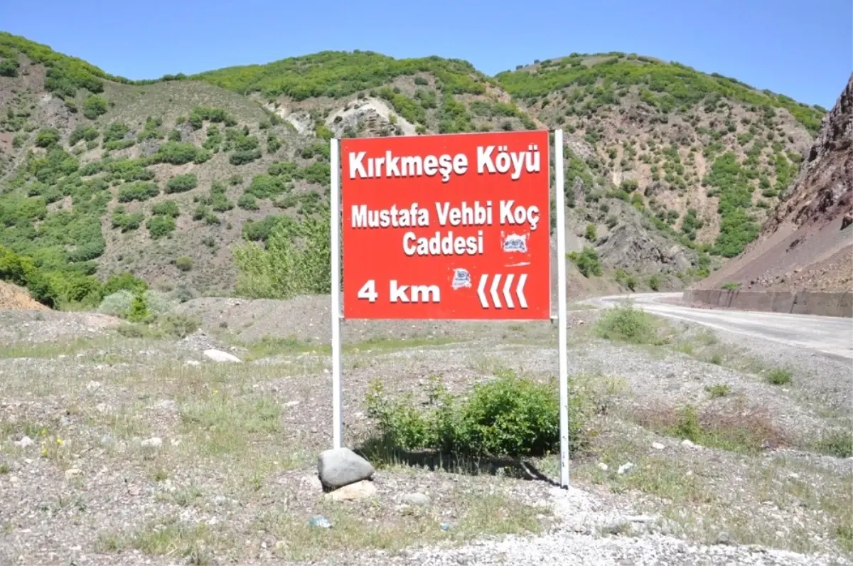 Tunceli\'de Bir Köyde, Merhum İş Adamı Koç\'un İsmi Caddeye Verildi