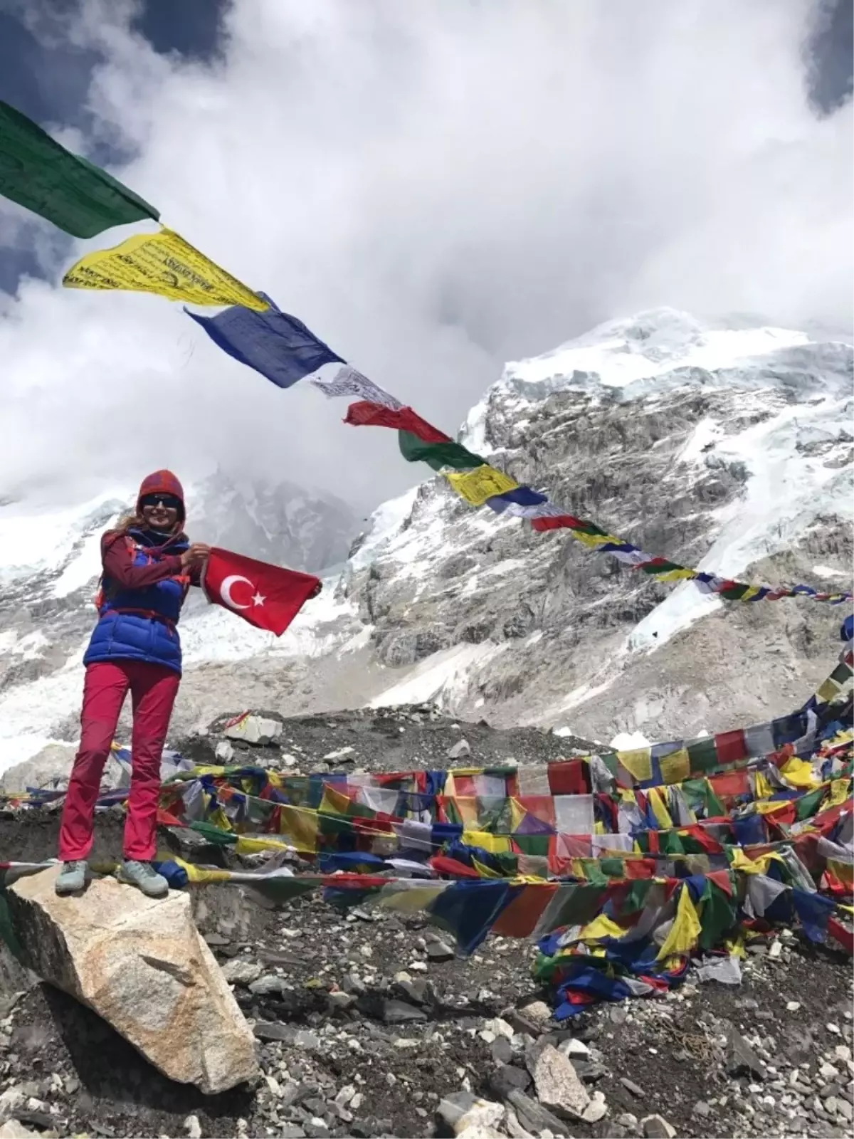 Türk Bayrağı Everest\'te Dalgalandı