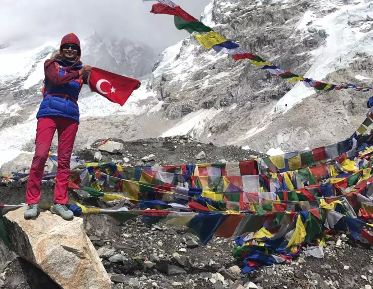 Türk Bayrağı Everest\'te Dalgalandı