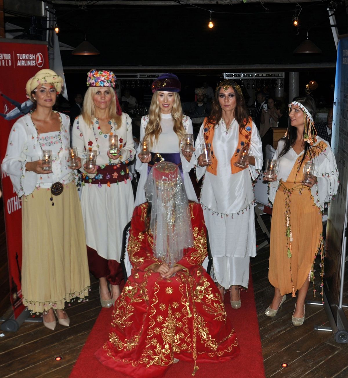 Türk Kıyafetleri ABD\'de Görücüye Çıktı