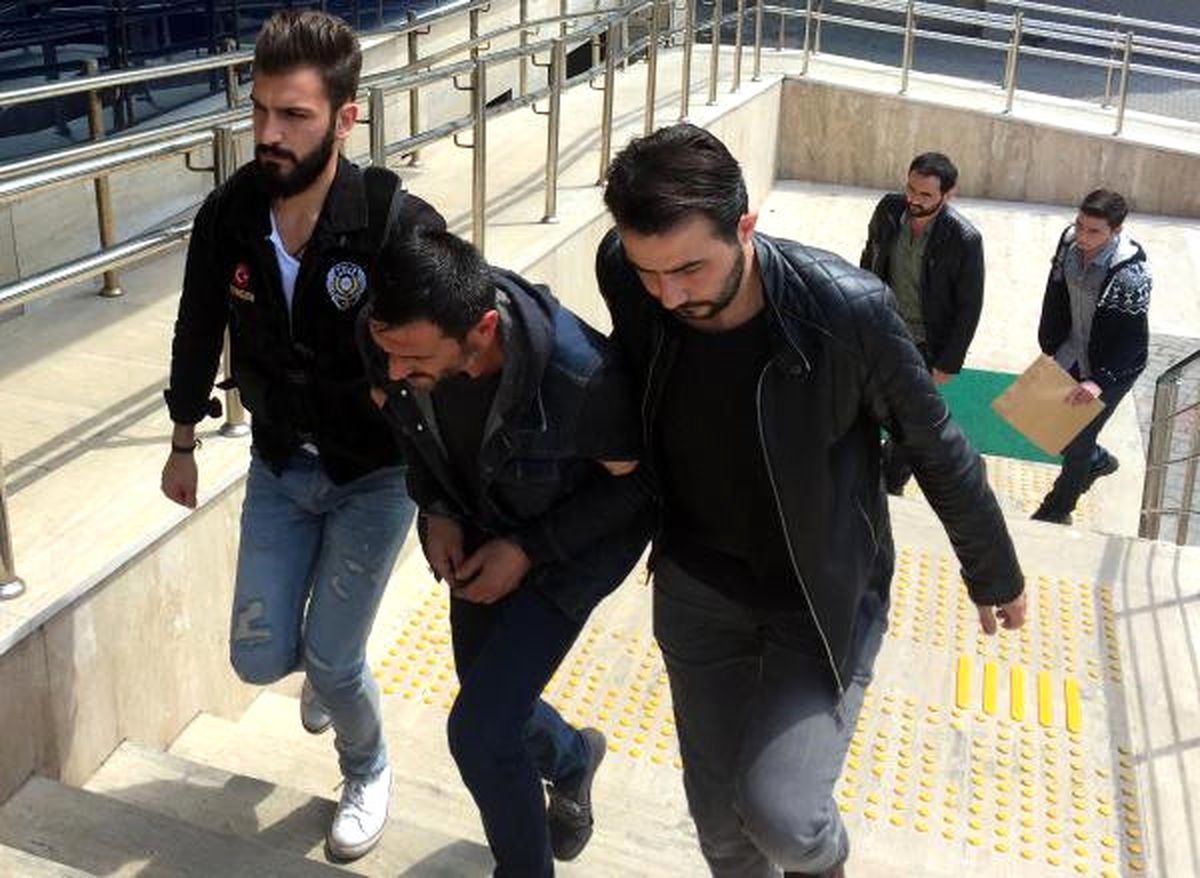 Üniversite Öğrencisine Uyuşturucu Satarken Yakalandılar