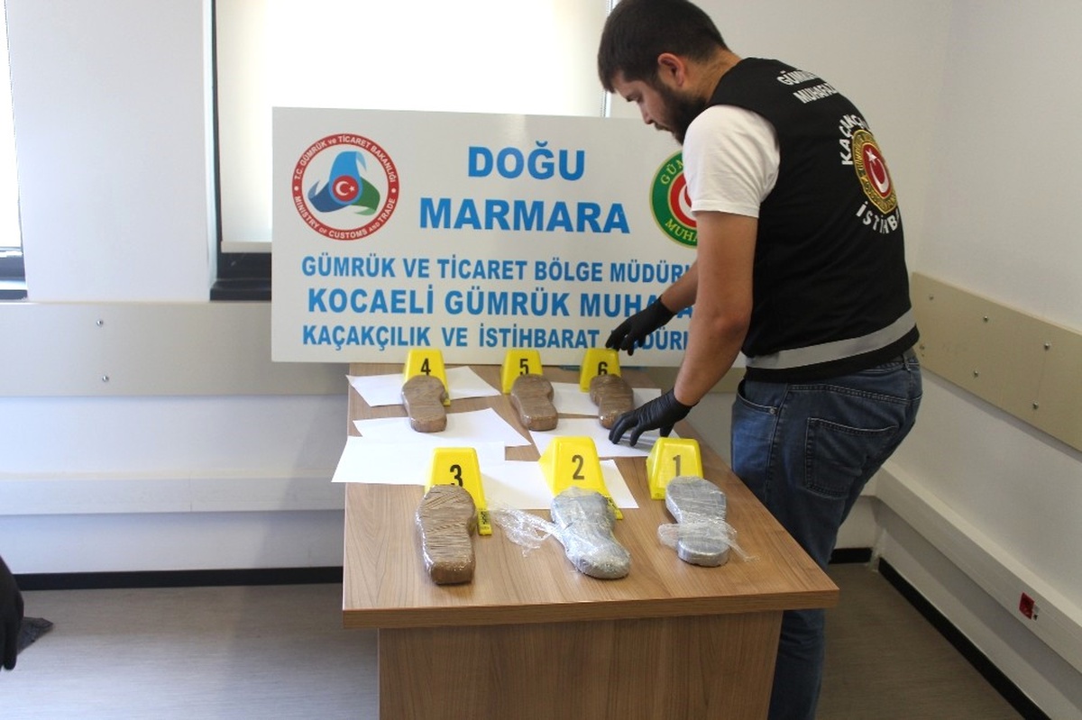 Uyuşturucu Tacirleri Kokaini Gemi Direğine Gizledi