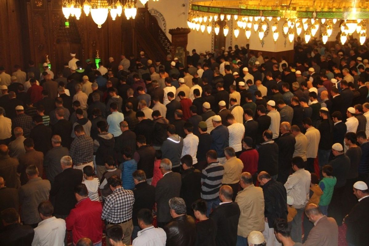 Van\'da İlk Teravih Namazı Kılındı