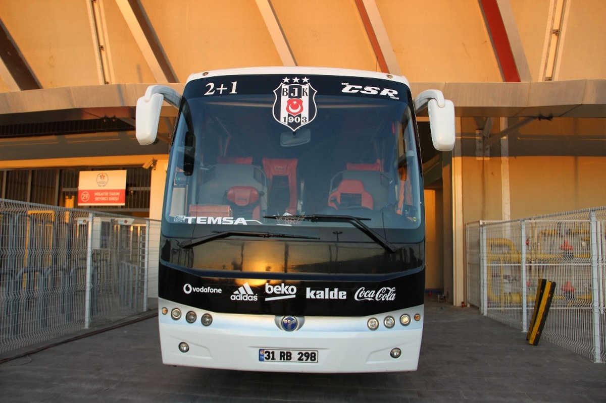 3 Yıldızlı Takım Otobüsü Maç Sonunu Bekliyor