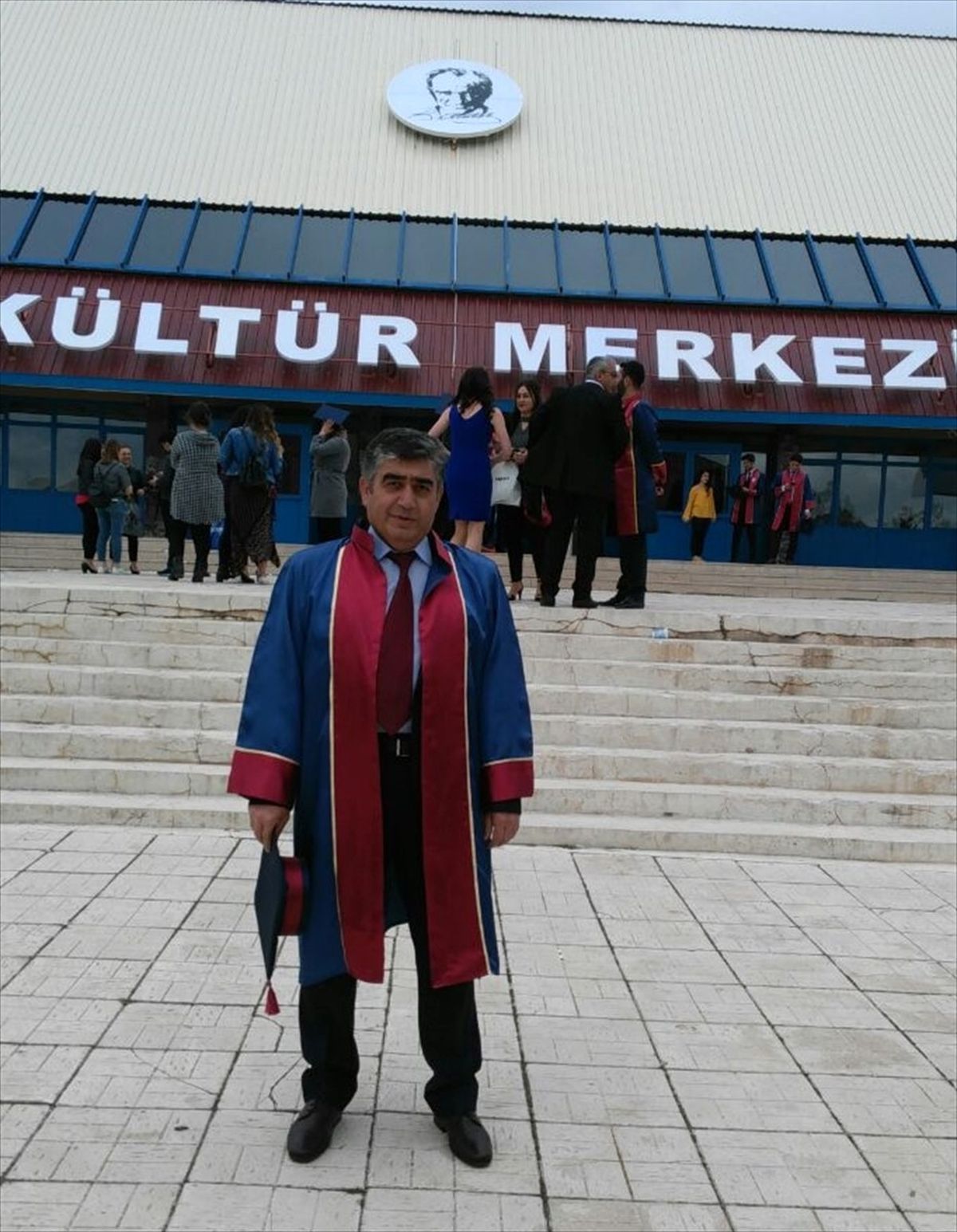45 Yaşında Kazandığı Üniversiteyi Birincilikle Bitirdi
