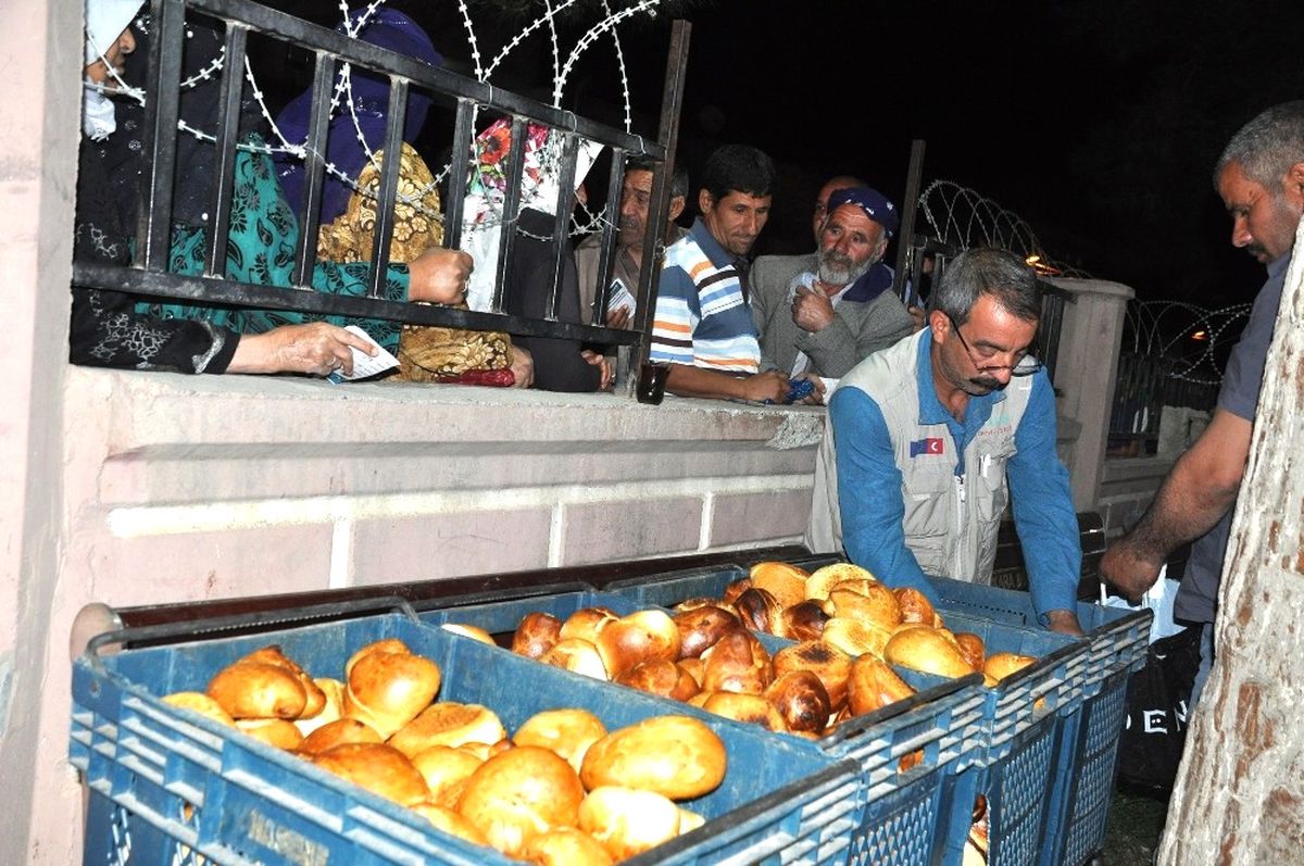 Akçakale\'de Mültecilere Ramazan\'da Ücretsiz Ekmek Dağıtılacak
