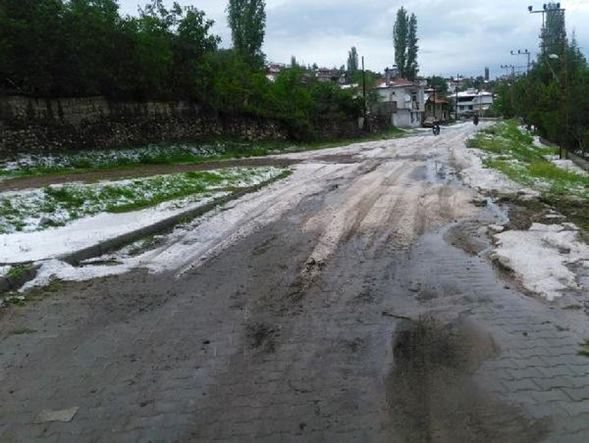 Amasya\'da Dolu Yağışı Etkili Oldu