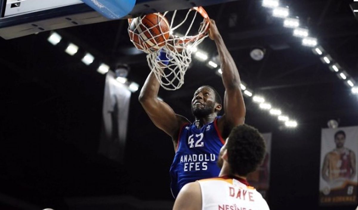 Anadolu Efes Yarı Finalde