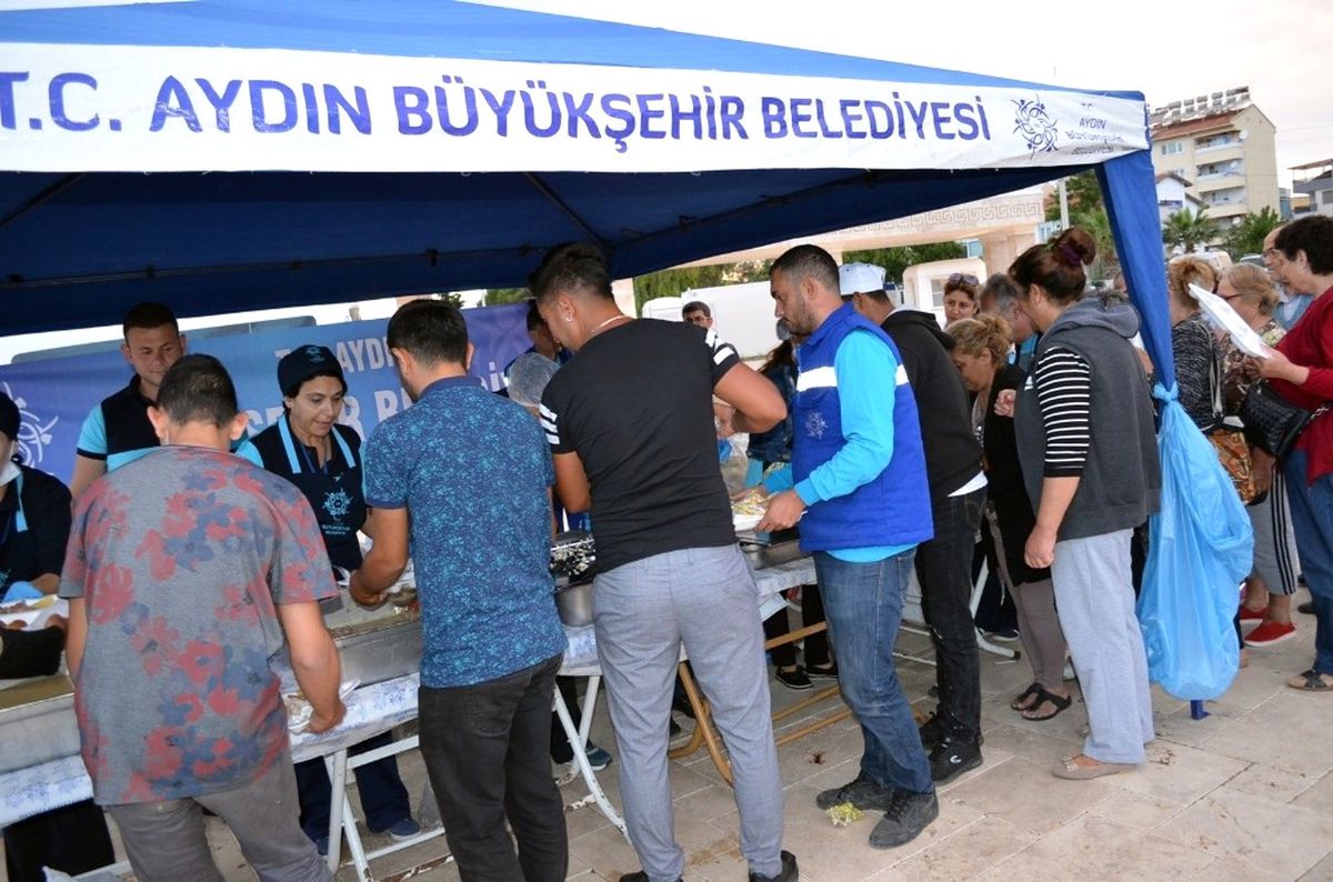 Aydın Büyükşehir Didim\'de İftar Çadırı Kurdu