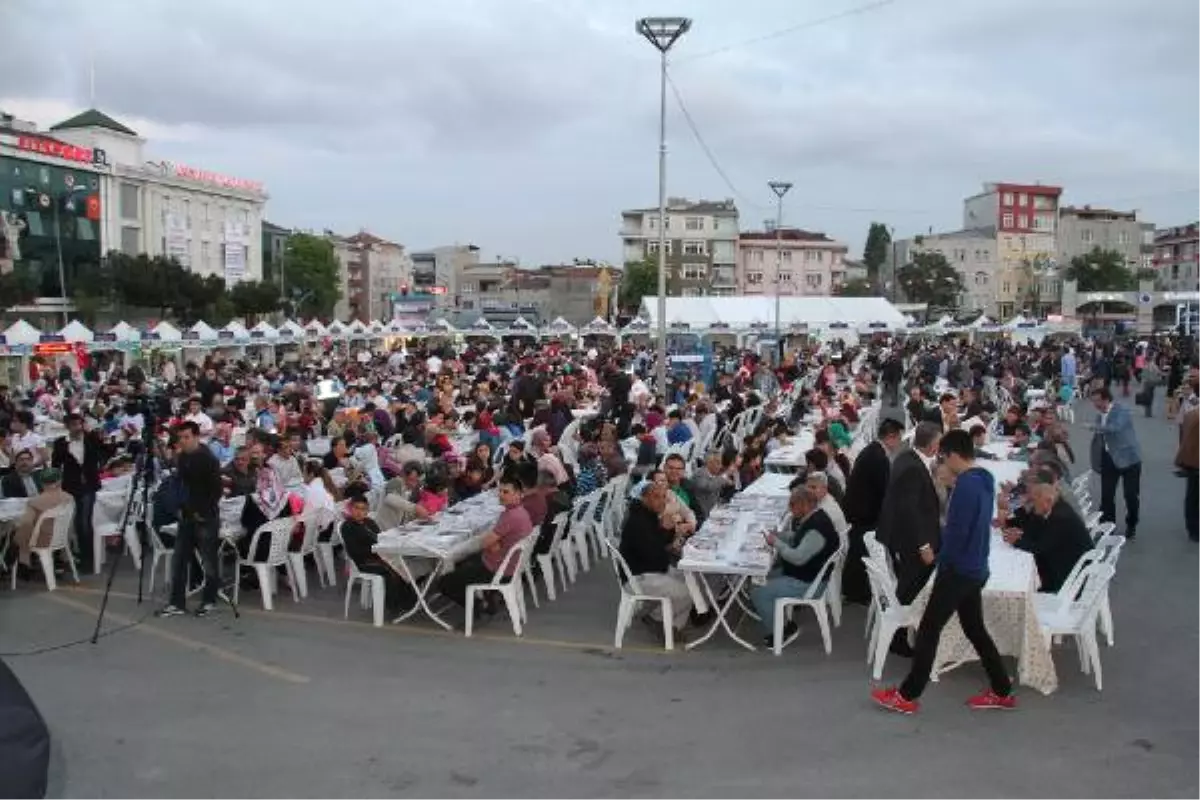 Bağcılardaki İftar Sofrasında 5 Bin Kişi Buluştu