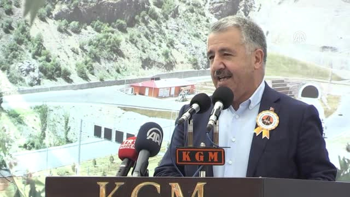 Bakan Arslan\'ın İstanbul\'un Fethi Mesajı
