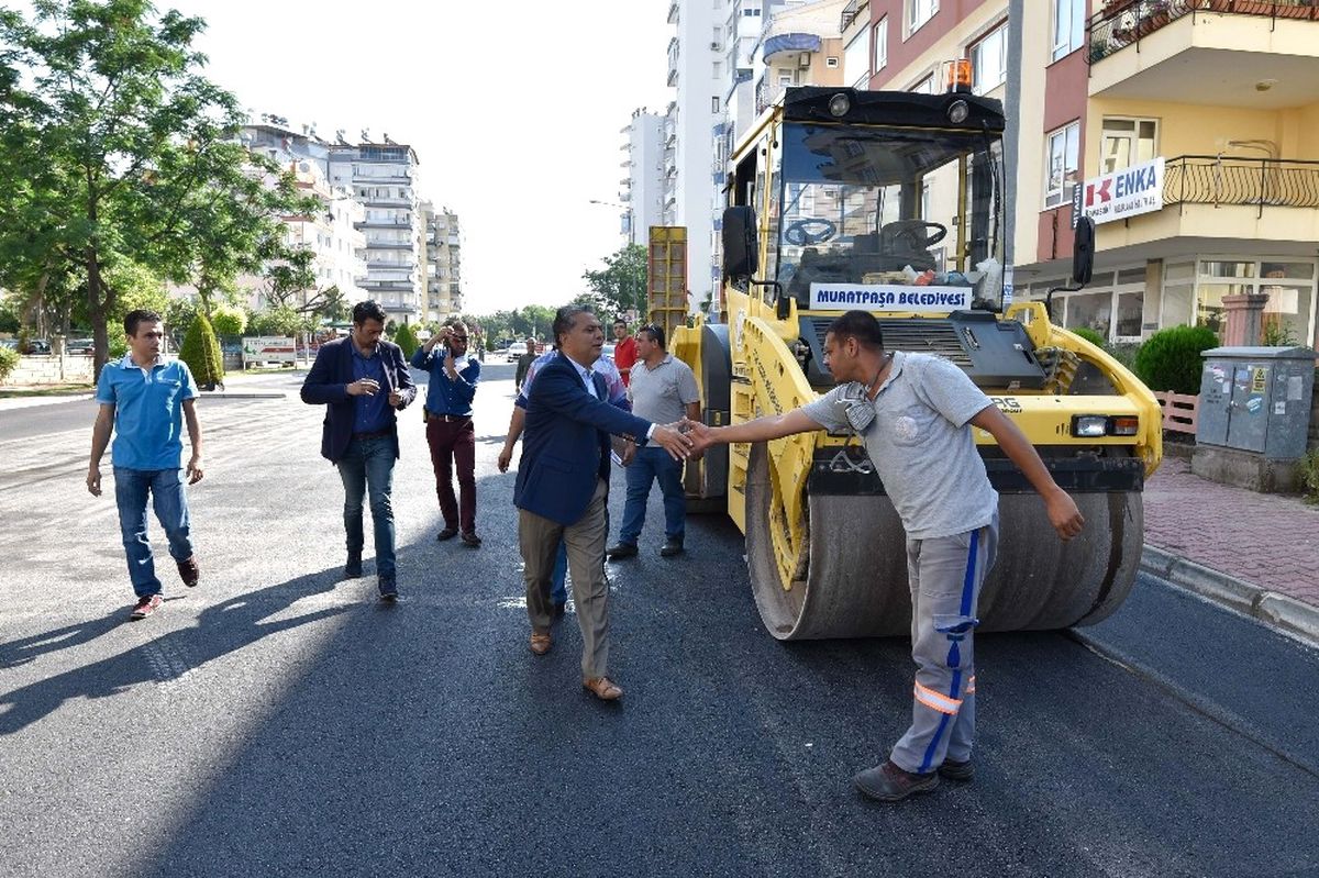 Başkan Uysal Asfalt Çalışmalarını Yerinde Denetledi