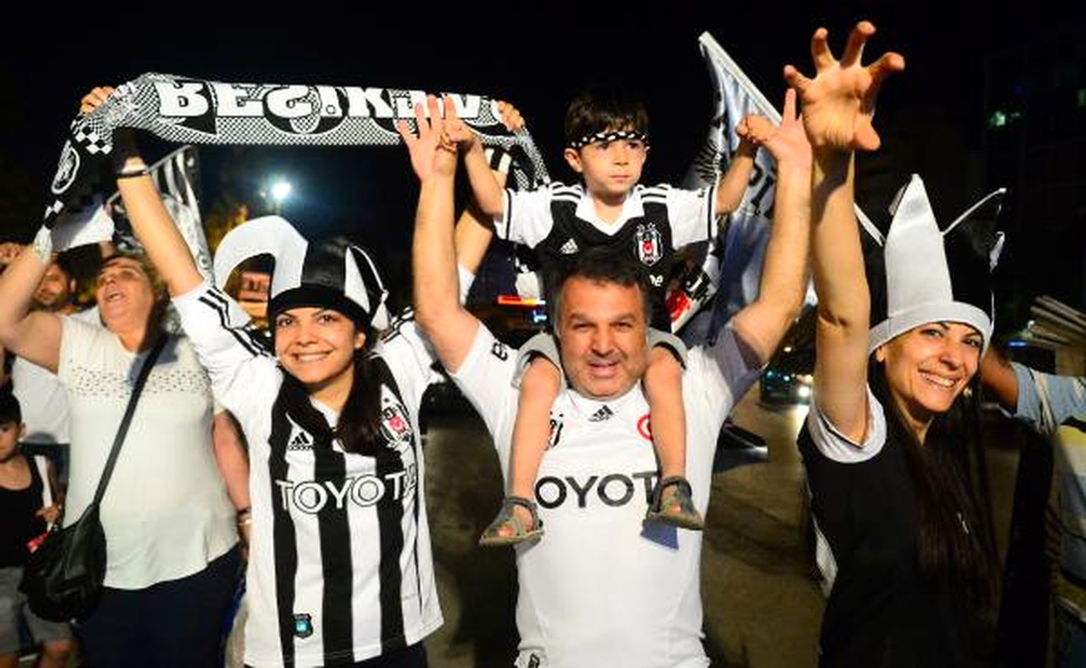 Beşiktaş\'ın Şampiyonluğu Adana\'da Kutlandı